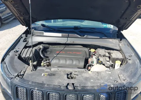 2018 Jeep Compass Altitude 4X4 z USA, uszkodzony, nr VIN 3C4NJDBB9JT298917